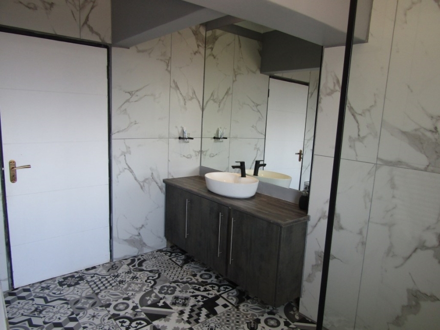 4 Bedroom Property for Sale in Humansdorp Eastern Cape